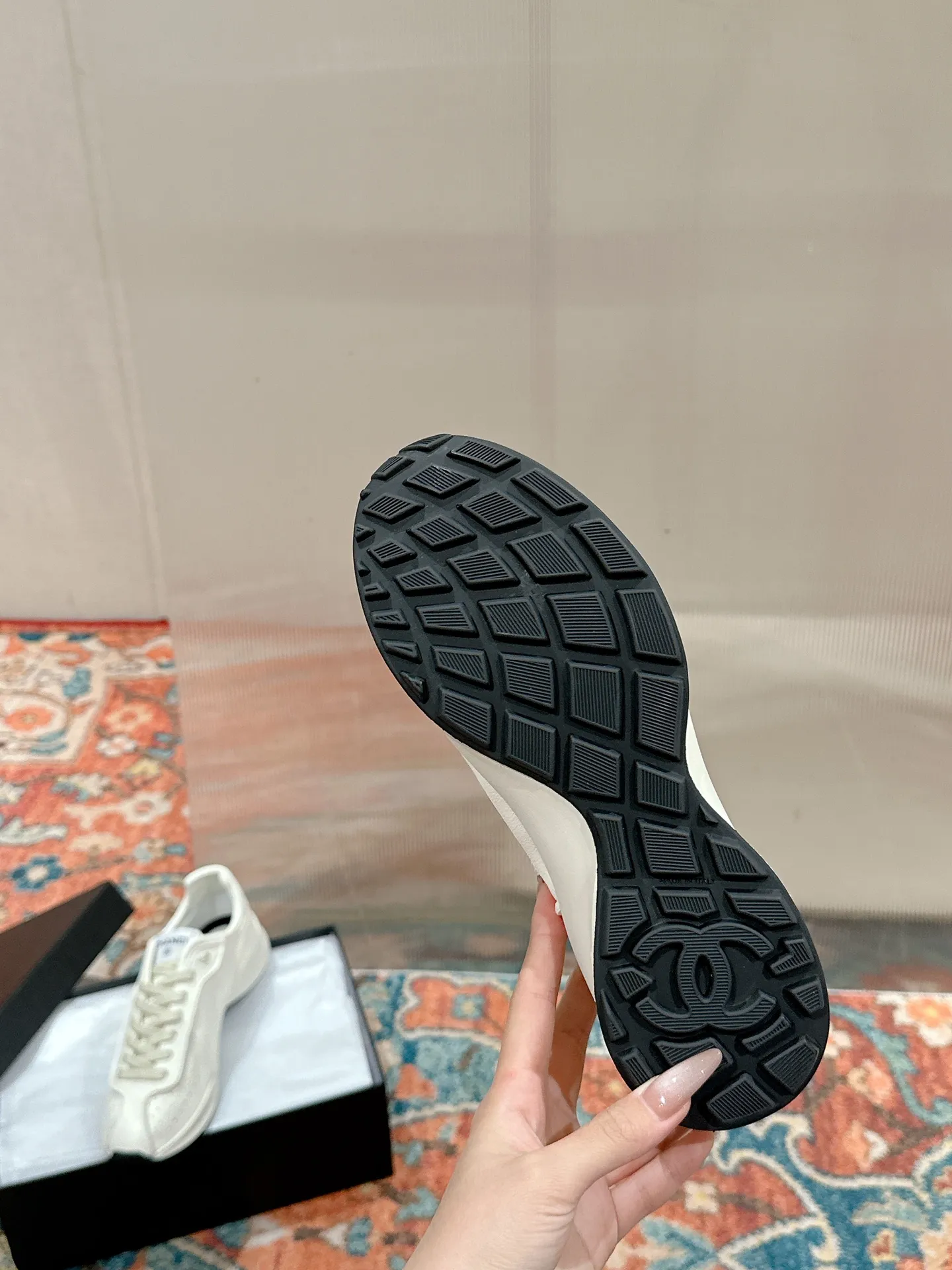 👟👟Ex-factory price 600👟👟 CHANEL Chanel classic sneakers, super internet celebrity series! There are so many Internet celebrities on their feet, and the counter is super popular〰️〰️ The world of Chanel has always been a dream for girls, the simple partition design is a super interpretation of multiple texture effects, the most eye-catching LOGO double C is also my favorite, no matter how you match it on your feet, the effect is completely amazing✔✔✔I must recommend you to buy this one⚡️⚡️Bangladesh environmentally friendly leather upper, original private model TPU outsole The color details are all compared 🆚 at the counter! Perfect presentation with zero color difference ❥ ❥ Every detail is beyond the genuine level! There is no pressure in and out of the counter☑️Number of yards: 35-40